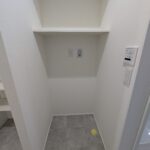 棚付き洗濯機置き場