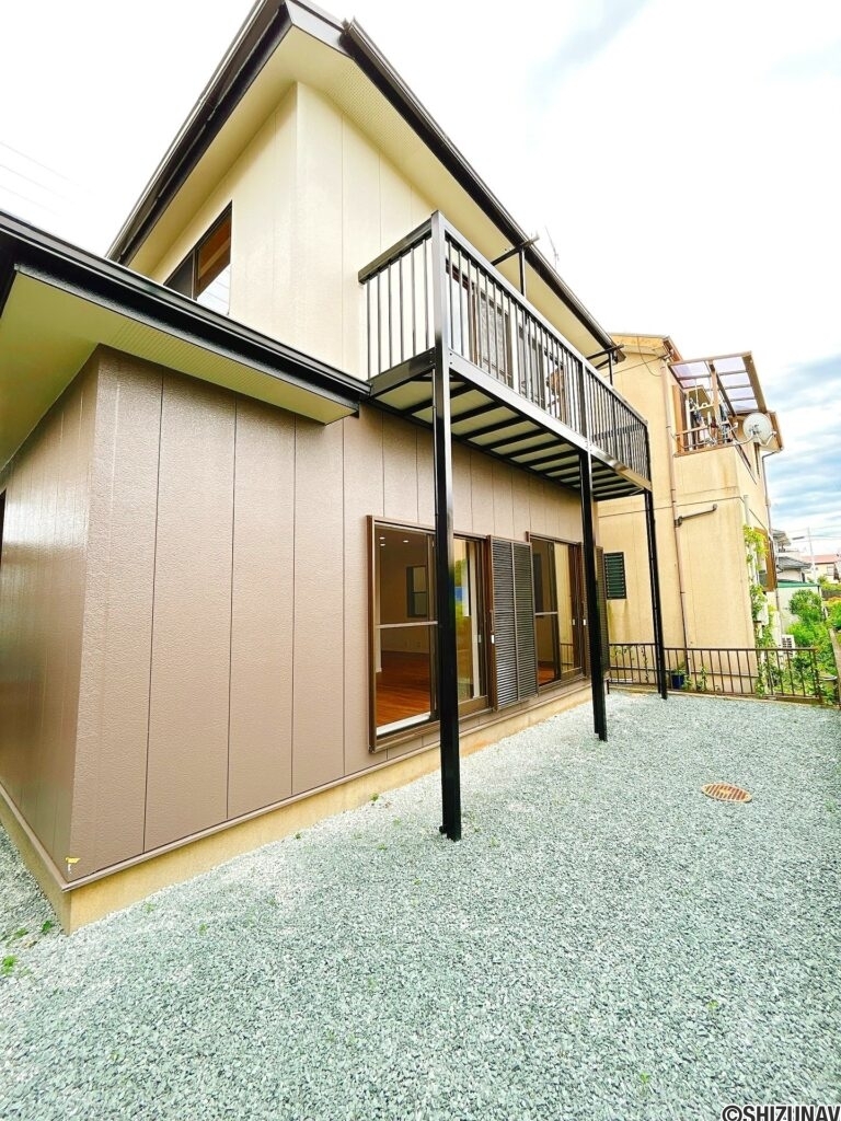 【リフォーム済み/外観】別角度。外壁と屋根の塗装を行いました。