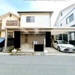 【リフォーム中/駐車場】植栽の剪定を行います。