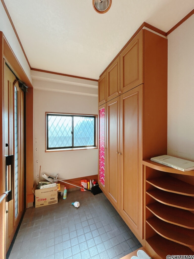 【玄関内観】