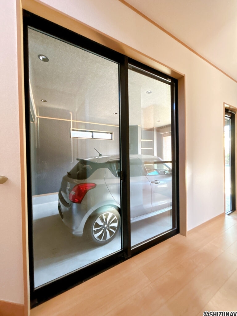 【1階廊下ガレージ側窓】