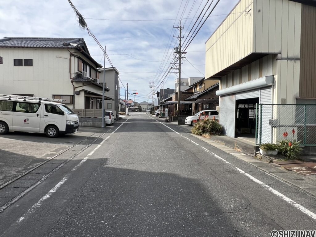 南側道路（西向き）