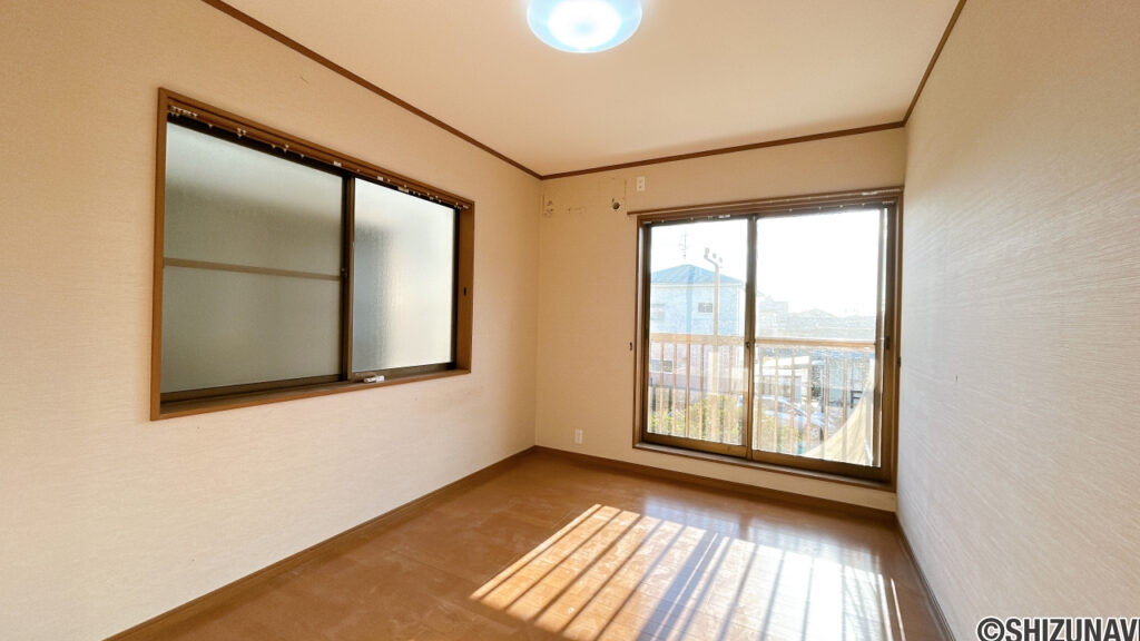 【2階洋室（1）バルコニー側】