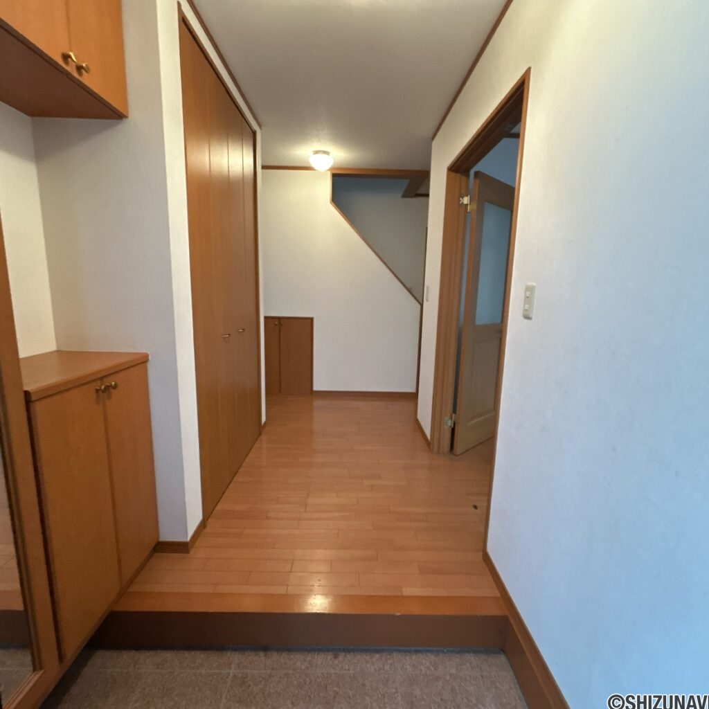 カチタス　高柳3丁目　玄関ホール