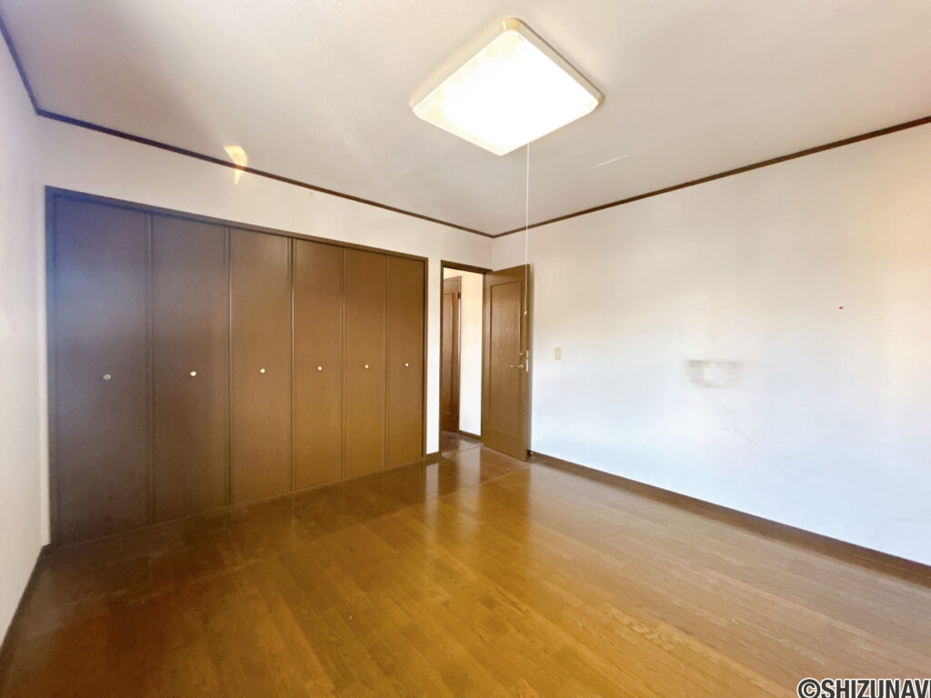 【2階（1）洋室8帖】