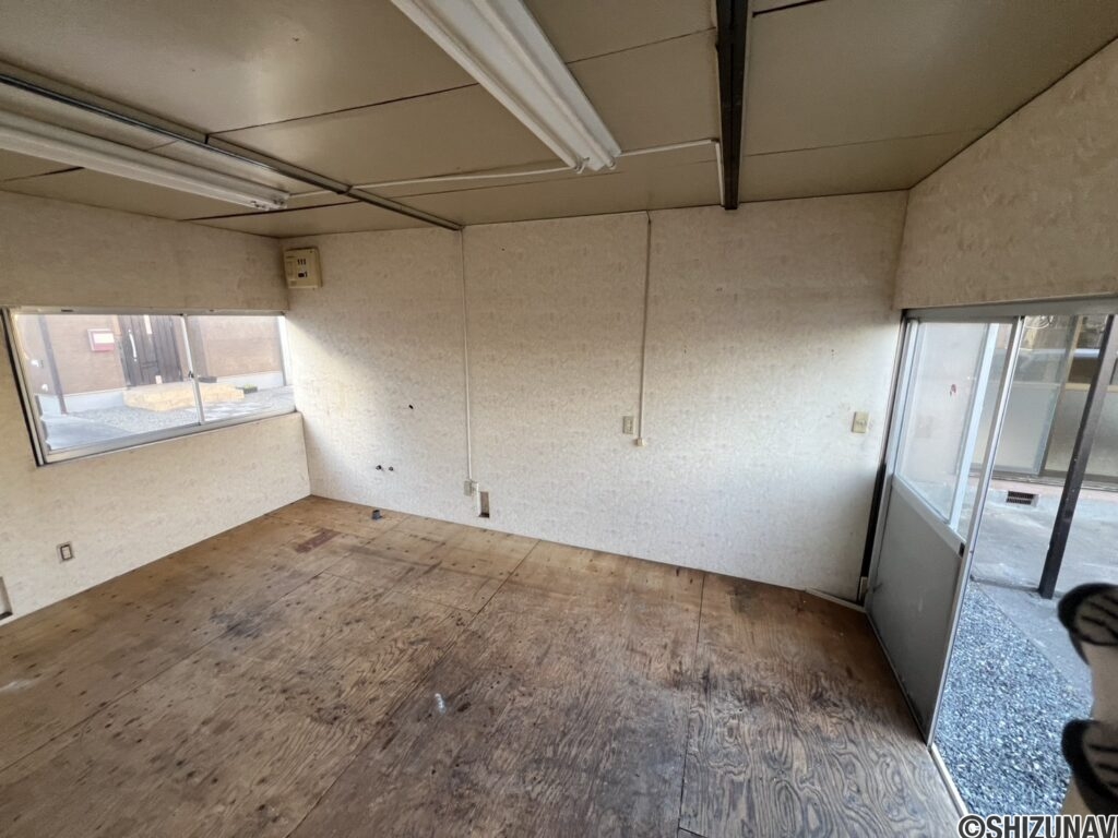 三ケ名　倉庫内