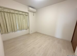 AI加工の都合によりフローリングになってしまっておりますが、実際は他の居室と同様のカーペットになります。