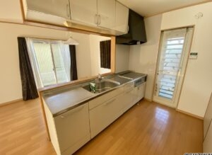 キッチンは対面式キッチンとなります。