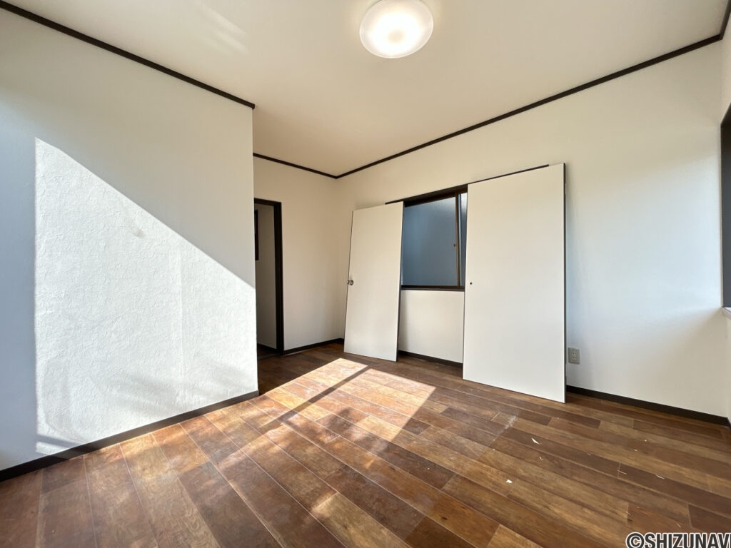 【リフォーム中/2階洋室6.25帖】（4/18撮影）別角度