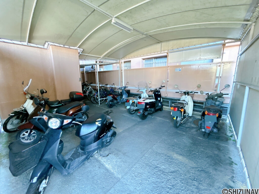 屋根付きバイク置場