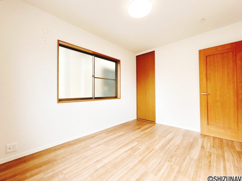【リフォーム済み/2階洋室北側6帖】別角度