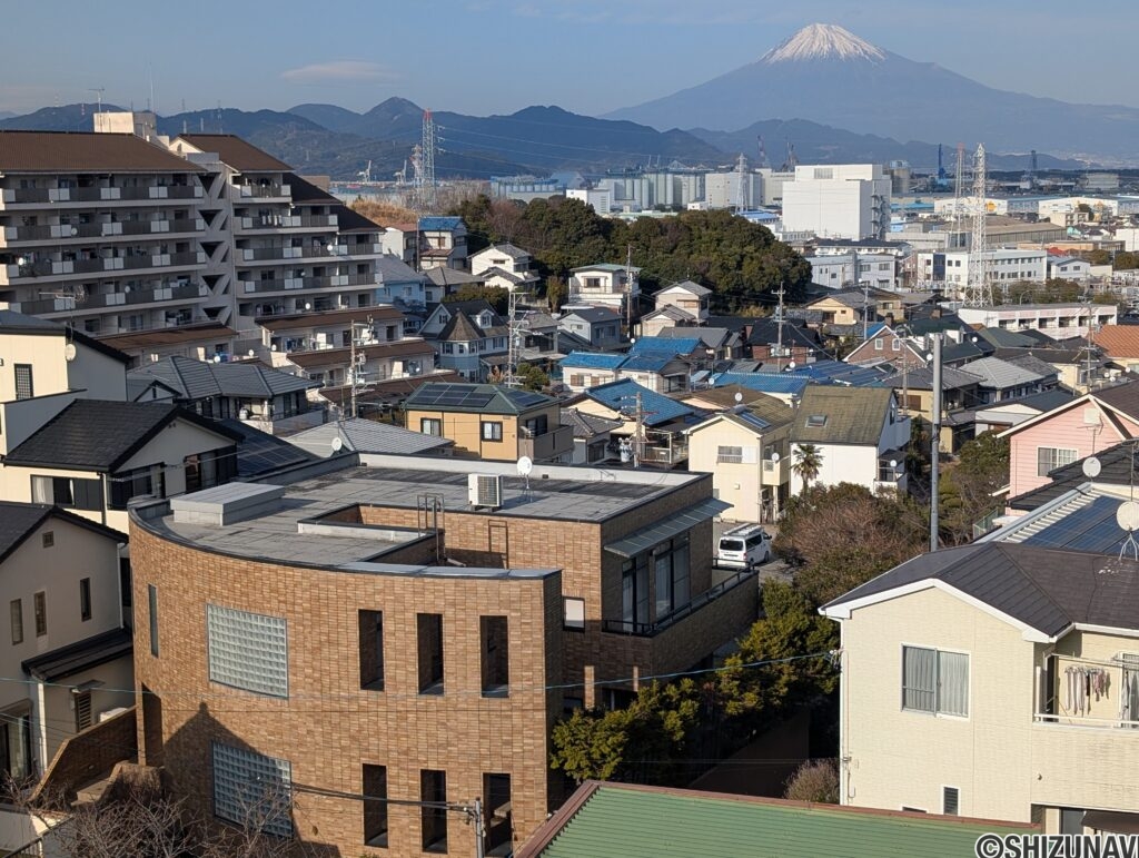 外観：屋上に上がることもできます。