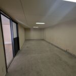 ガレージ入って右手の納戸