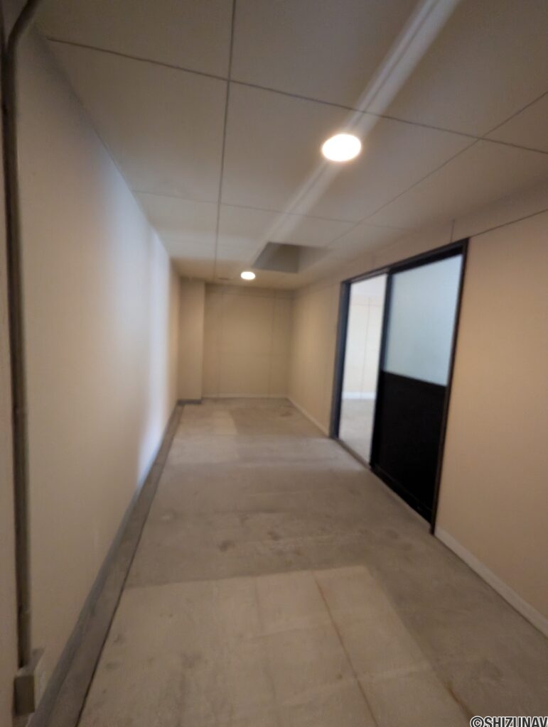 ガレージ奥の納戸