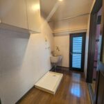 キッチン横には洗面所と行き来ができる「家事室」があります。