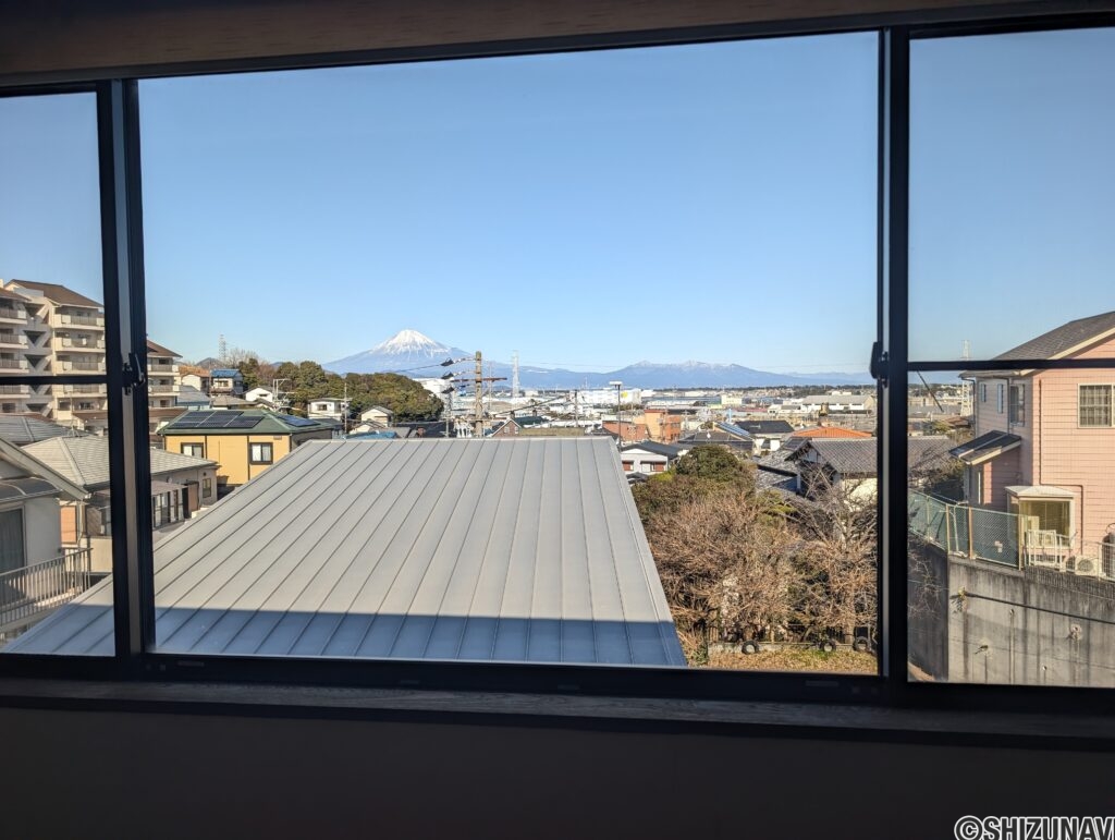ラウンジからの富士山。