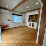 リビング（和室付近からキッチン方向を撮影）