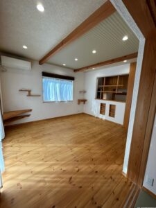 リビング（和室付近からキッチン方向を撮影）