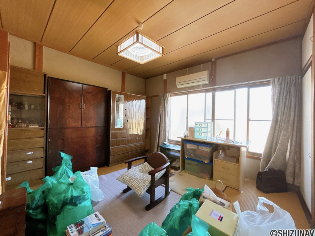 【リフォーム前／北東洋室】北東の個室は和室から洋室に仕様変更いたします。フローリング張り、クロス貼り、建具交換、照明交換を行います。