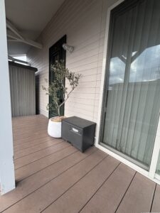 日当たりの良いウッドデッキ