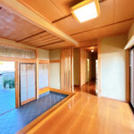 【母屋玄関内観】別角度