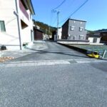 西側から見た前面道路