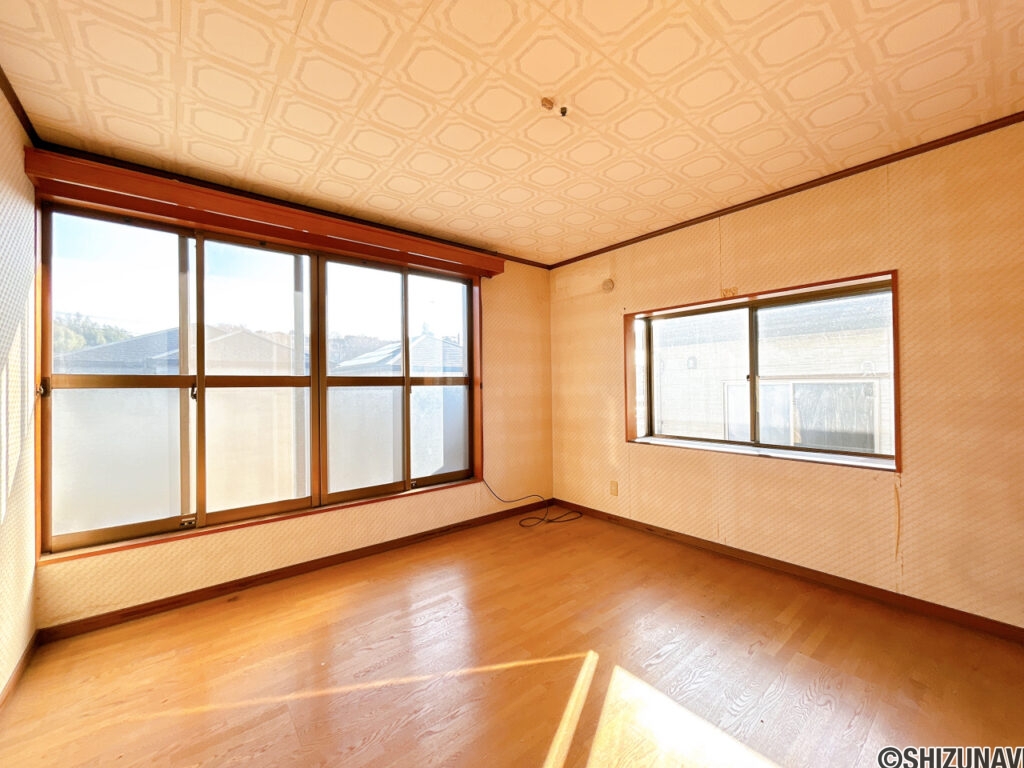【2階南側洋室8帖】