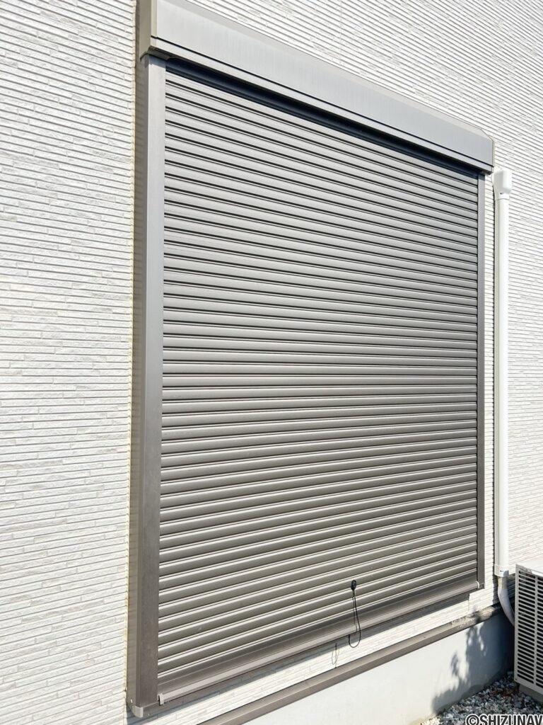 1階主採光部分のシャッターになります。
