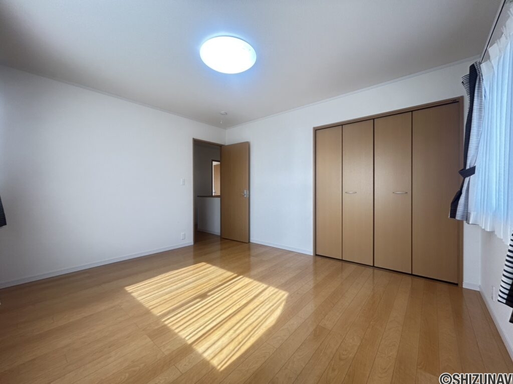 南東角洋室になります。