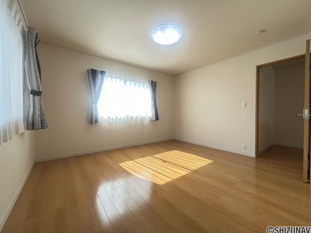 南東角洋室になります。