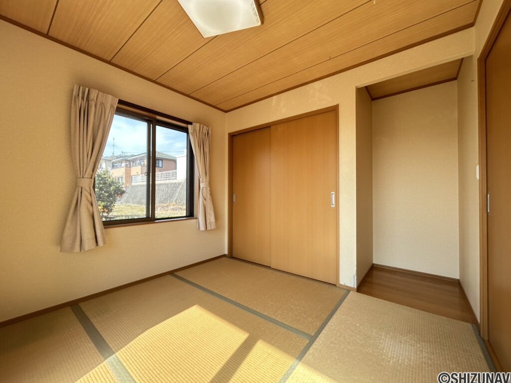 和室になります。南西角部屋になりますので日当たり良好です。