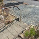 玄関アプローチになります。手すりもございます。