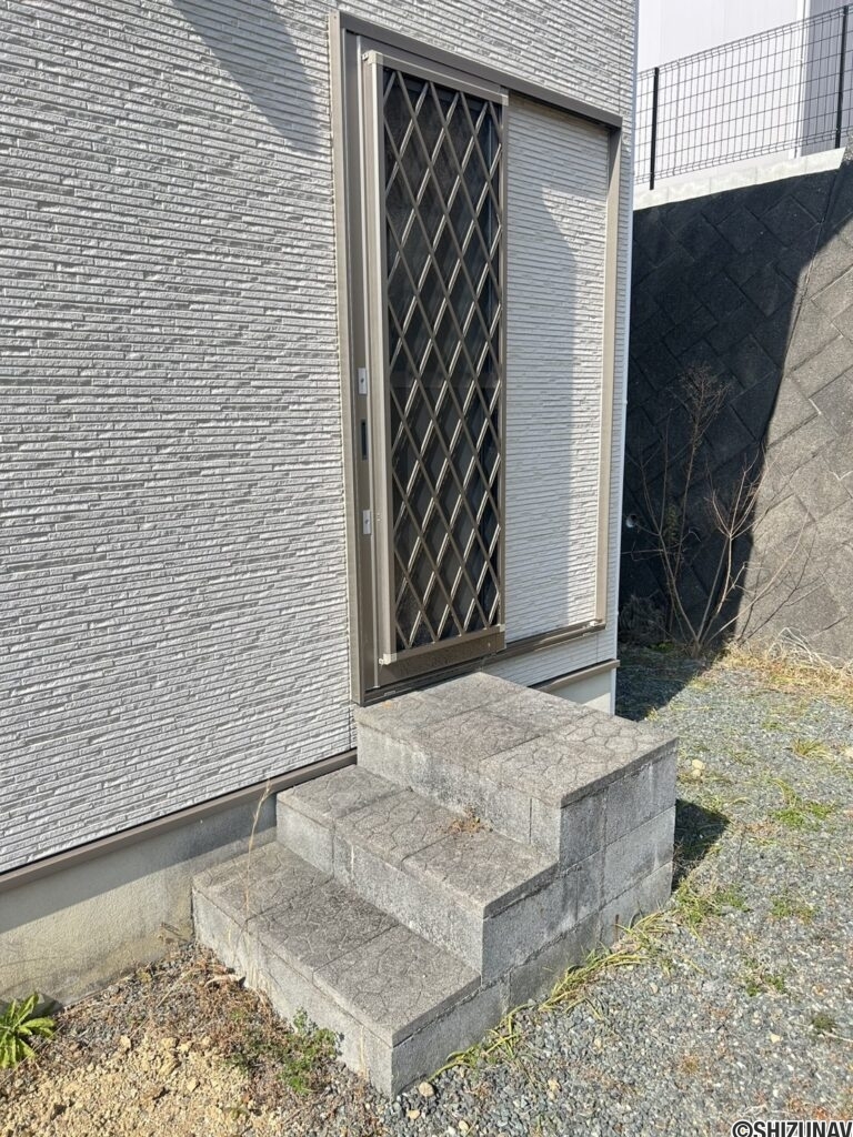 キッチン部分勝手口になります。