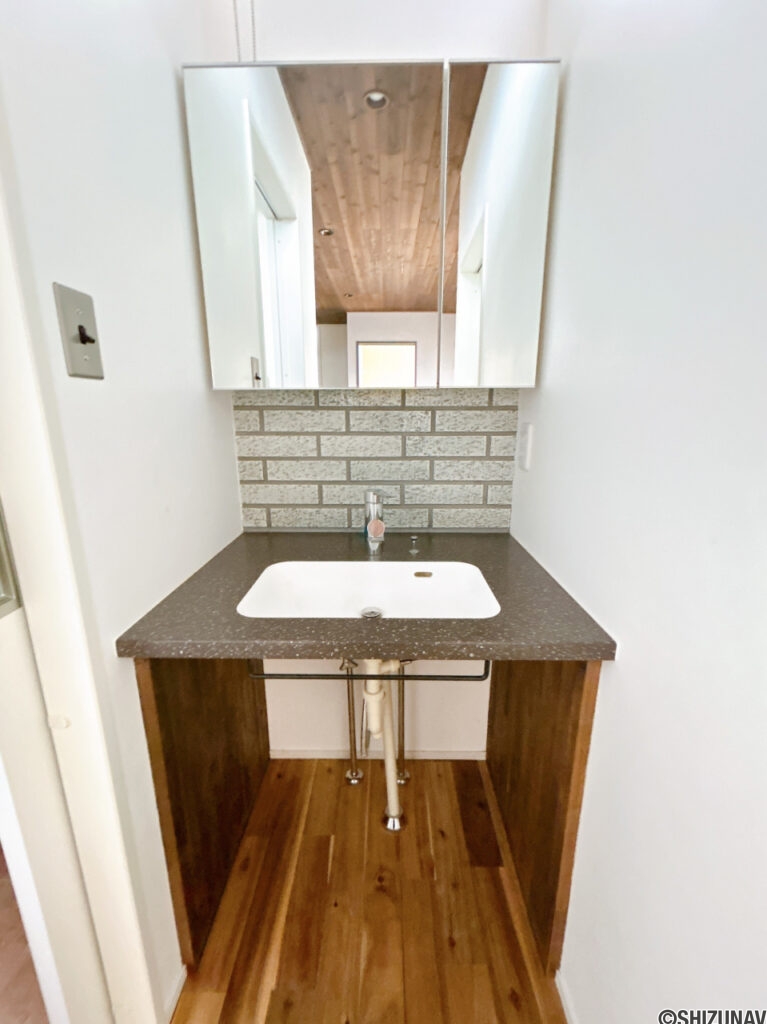 【1階洗面台】クリーニングいたします。