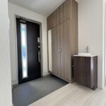 玄関内　別角度です。