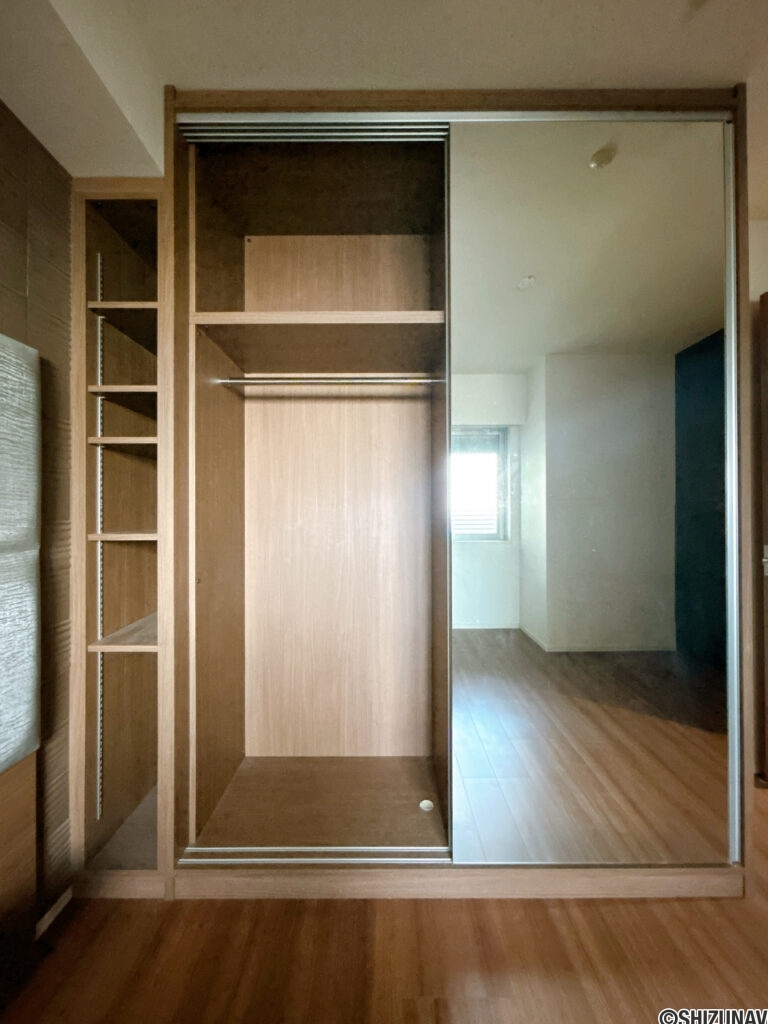 【7帖洋室収納】