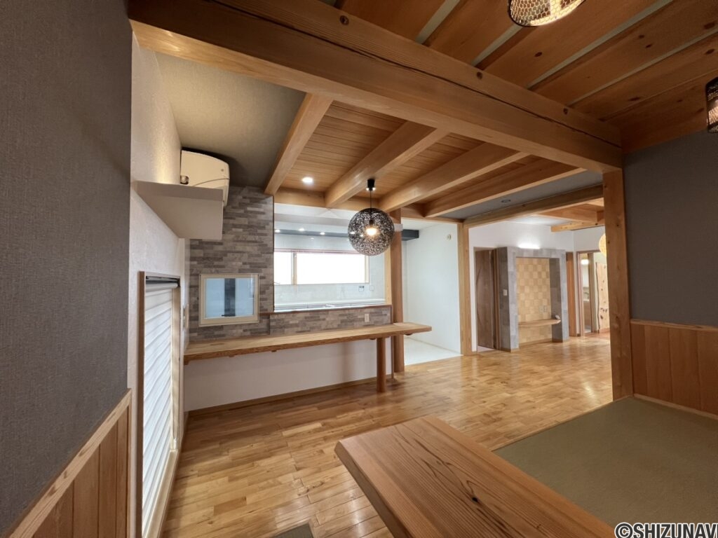 【ダイニング】