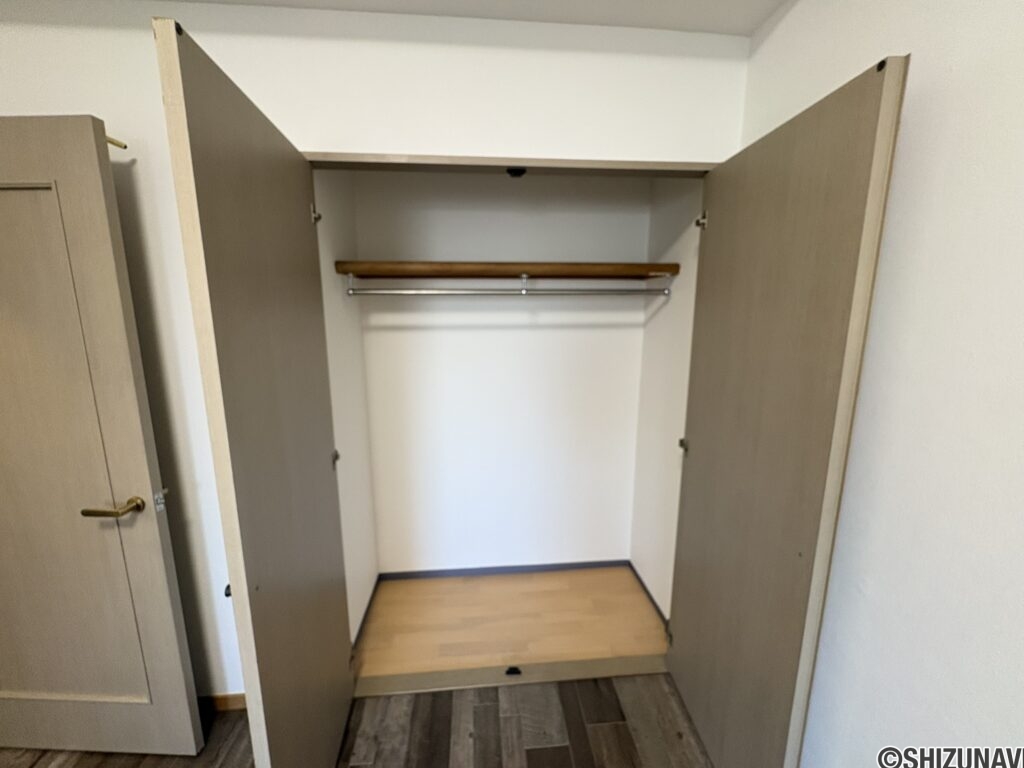 洋室6.1帖　収納