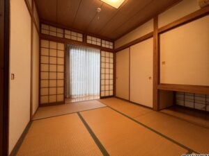 南側の6帖の和室です。