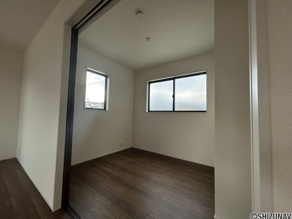 1階 洋室(3.8帖)の写真です。