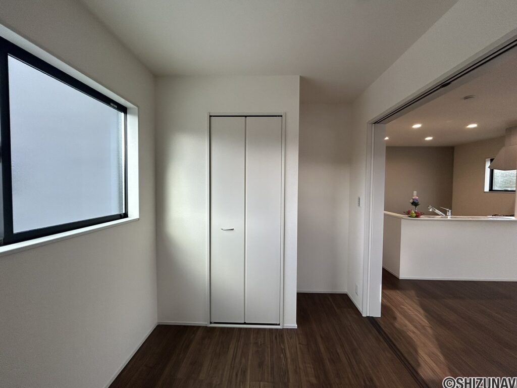 1階 洋室(3.8帖)の写真です。