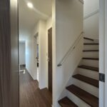 1階 階段の写真です。