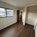 2階 洋室(5.4帖)の写真です。