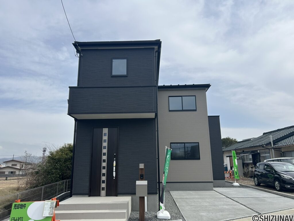 物件正面からの写真です。