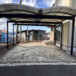 駐車場も2台並列駐車可能。カーポートで付きで雨天時も車の乗り降りもストレスを感じません。