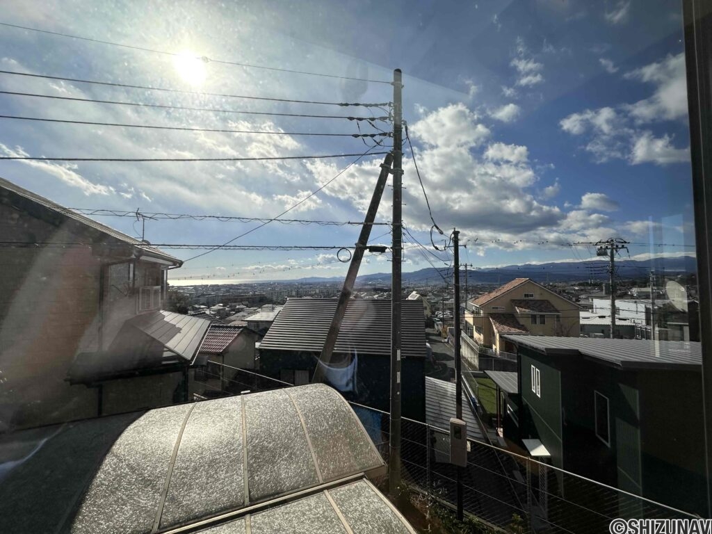 リビングからの眺望。駿河湾が見えます。