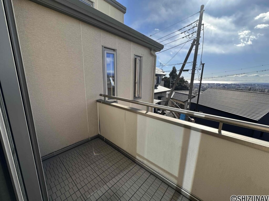 日当たりの良いバルコニー。