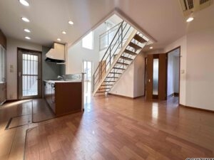 オープン階段で開放的です。