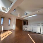 2階リビングは日当たりの良い寛ぎ空間です。