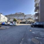 駐車場は1戸につき1台付で無料。全車平置き駐車場です。